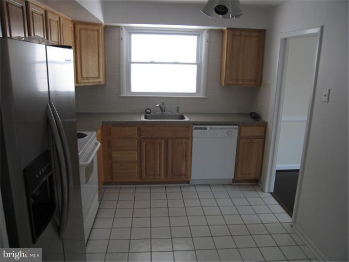 531 Brookwood Road Wayne, PA 19087 - Photo 5 of 9 Kitchen