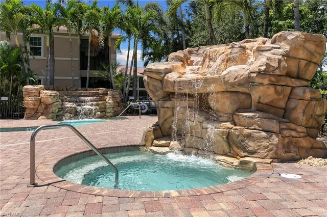 $785,000 | 575 El Camino Real, Unit 6102, Naples, FL 34119