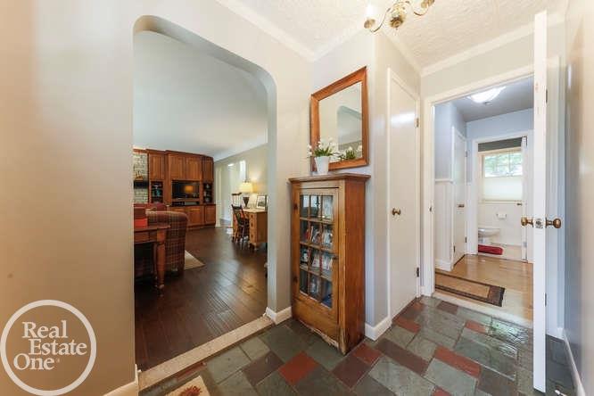 87 Ridge Road Grosse Pointe Farms, MI 48236 - Photo 4 of 43