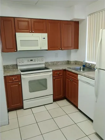 $2,000 | 6045 Northwest 186th Street, Unit 304, Hialeah, FL 33015