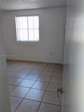$2,000 | 6045 Northwest 186th Street, Unit 304, Hialeah, FL 33015