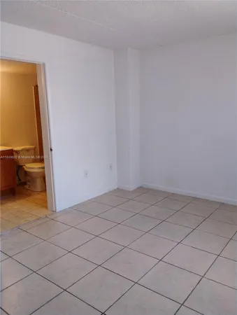 $2,000 | 6045 Northwest 186th Street, Unit 304, Hialeah, FL 33015