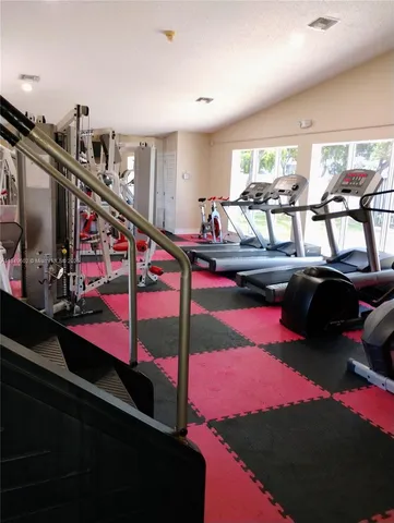 $2,100 | 6045 Northwest 186th Street, Unit 304, Hialeah, FL 33015