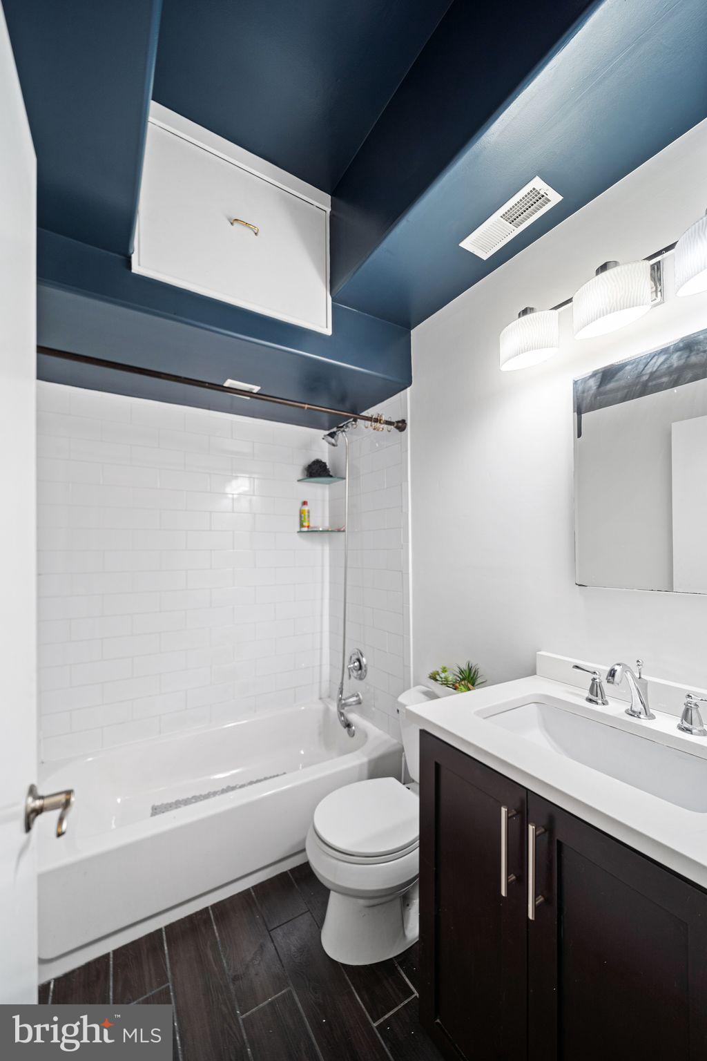 729 South 12th Street, Unit 101 Philadelphia, PA 19147 - Photo 17 of 25 bathroom subway tiled bath