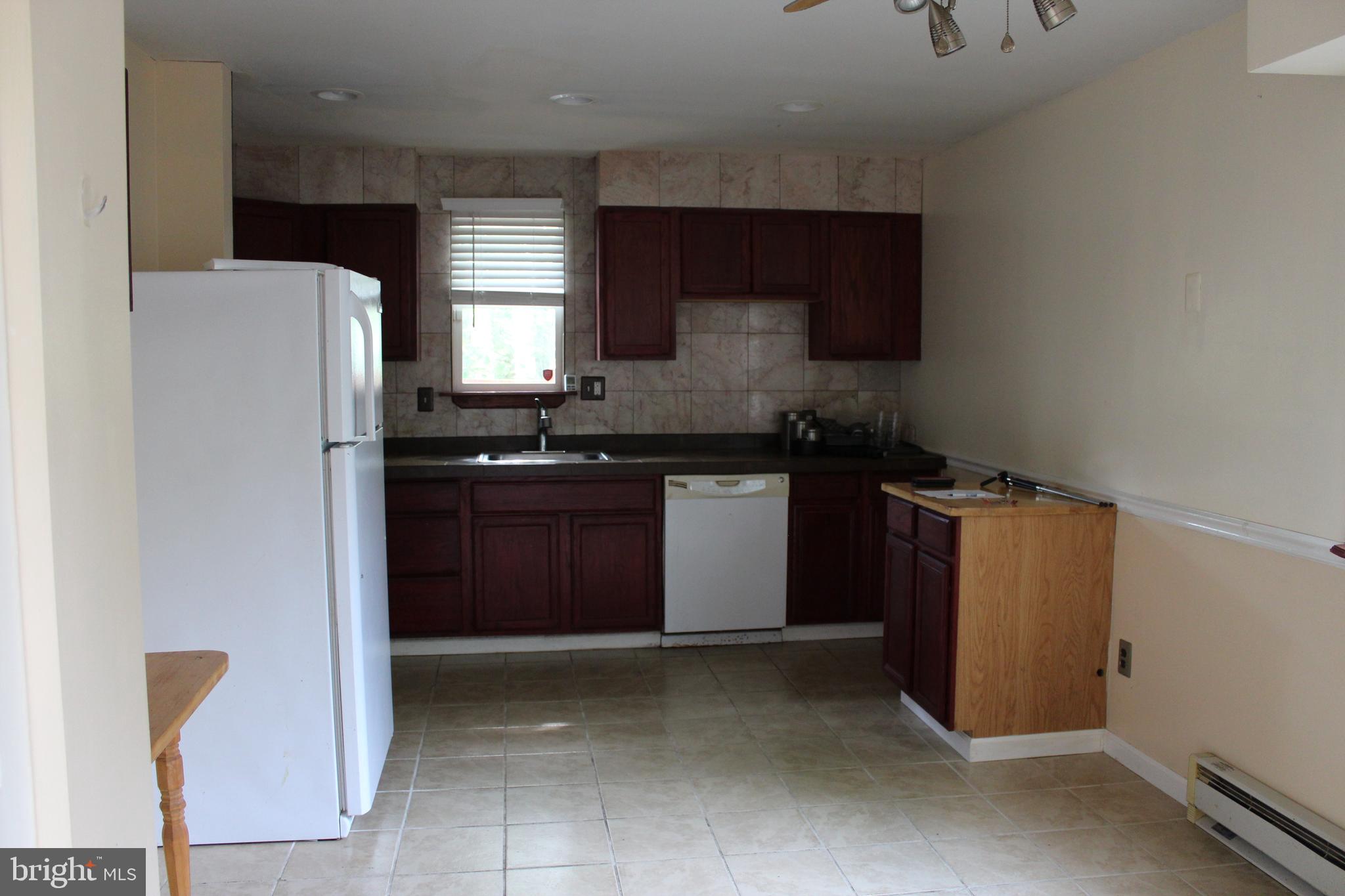 44 Edinshire Road Sicklerville, NJ 08081 - Photo 8 of 17 Gallery Image 8