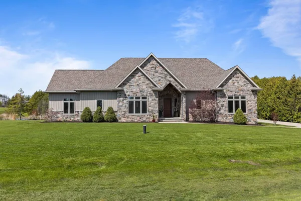 $1,099,000 | N3281 Feather Ridge Drive, Appleton, WI 54913