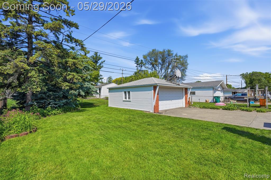 24237 Roxana Avenue Eastpointe, MI 48021 - Photo 29 of 31