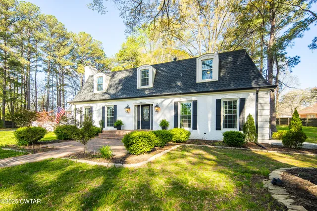 $674,999 | 23 Fairfield Place, Jackson, TN 38305