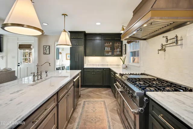 $659,999 | 23 Fairfield Place, Jackson, TN 38305