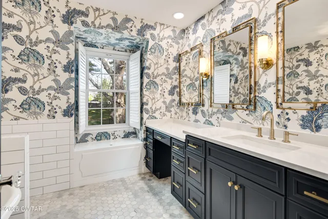 $659,999 | 23 Fairfield Place, Jackson, TN 38305