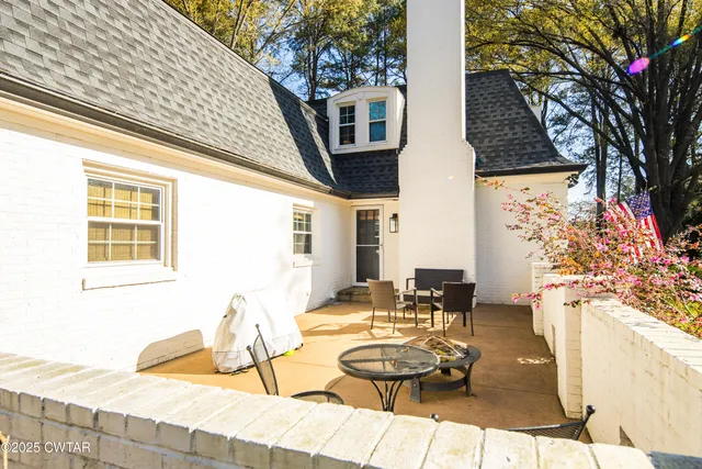 $659,999 | 23 Fairfield Place, Jackson, TN 38305