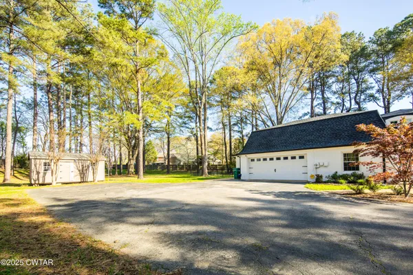 $659,999 | 23 Fairfield Place, Jackson, TN 38305