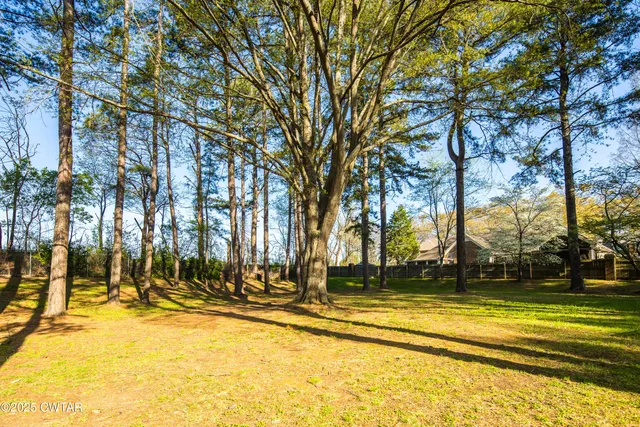 $659,999 | 23 Fairfield Place, Jackson, TN 38305