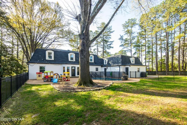 $659,999 | 23 Fairfield Place, Jackson, TN 38305