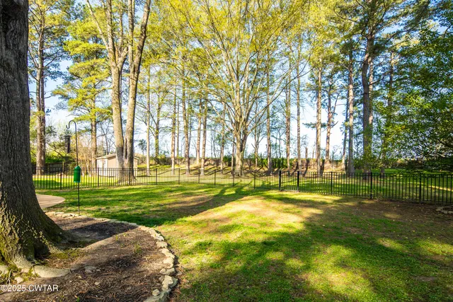 $659,999 | 23 Fairfield Place, Jackson, TN 38305