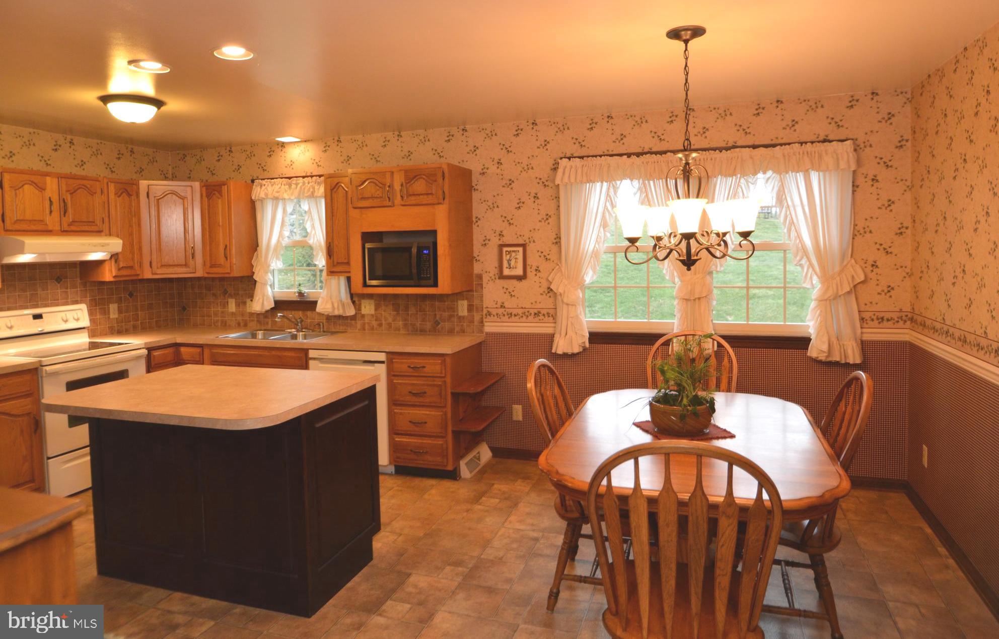 901 Cool Spring Road Manheim, PA 17545 - Photo 19 of 49 Spacious eat-in kitchen