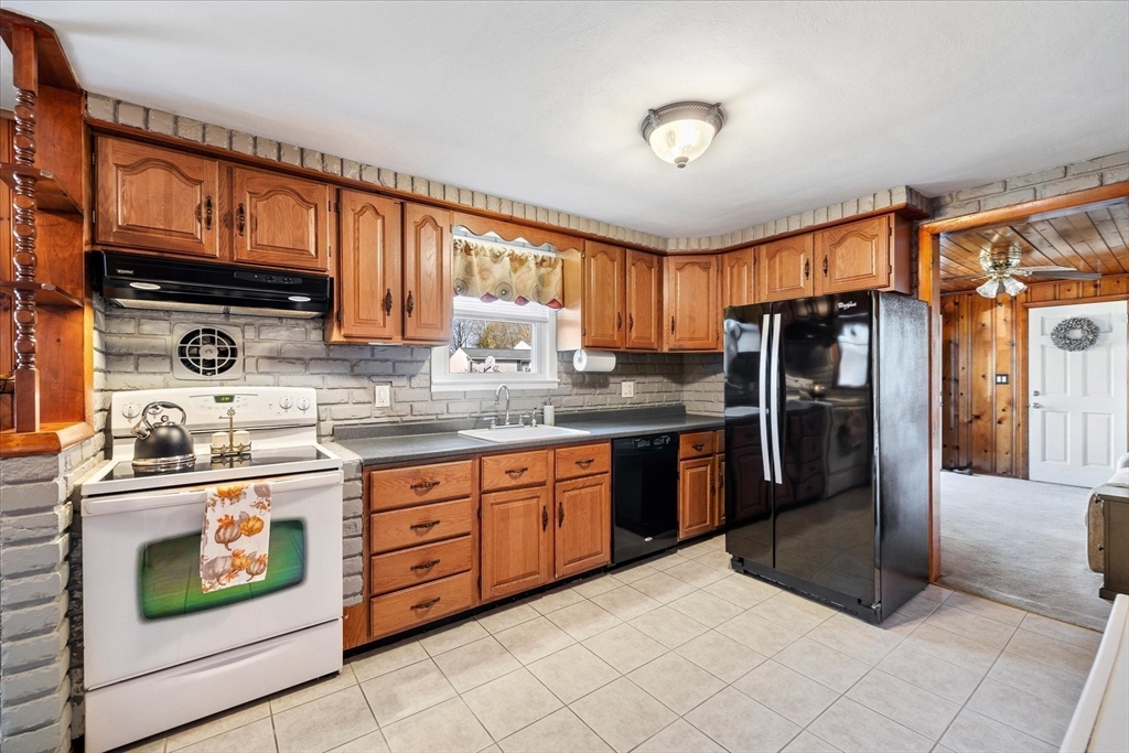 21 Williams Road North Grafton, MA 01536 - Photo 14 of 35 Gallery Image 14