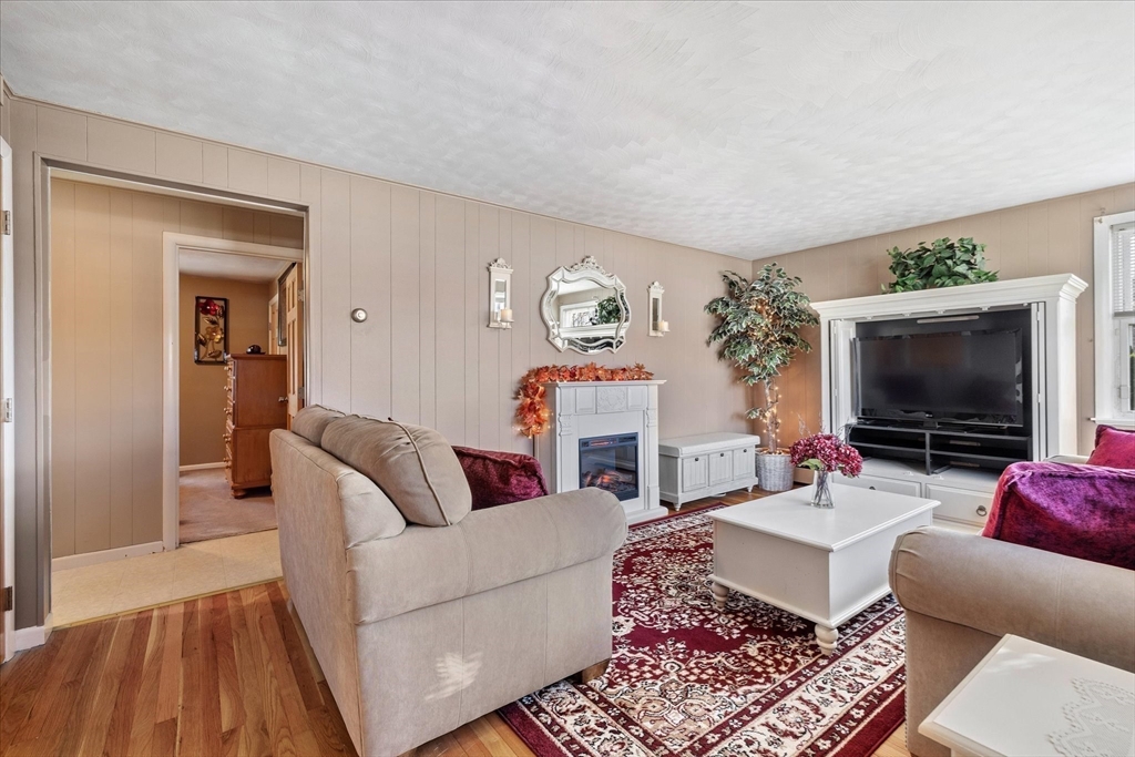 21 Williams Road North Grafton, MA 01536 - Photo 17 of 35 Gallery Image 17