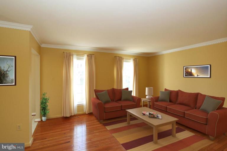 15504 Langside Street Silver Spring, MD 20905 - Photo 6 of 28 Main Level