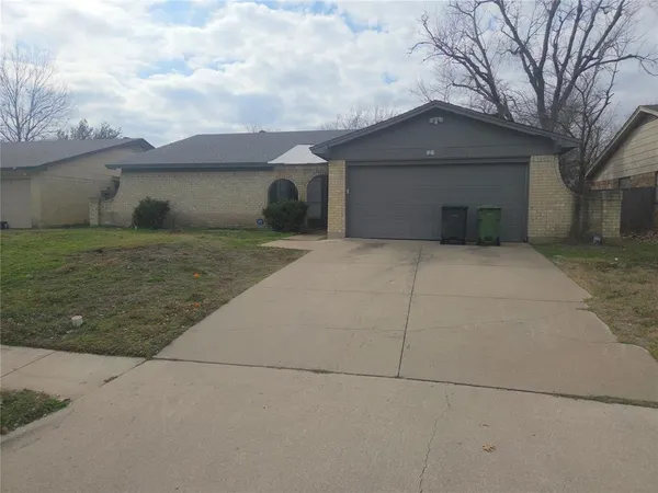 $2,100 | 1716 Briar Meadow Drive, Arlington, TX 76014