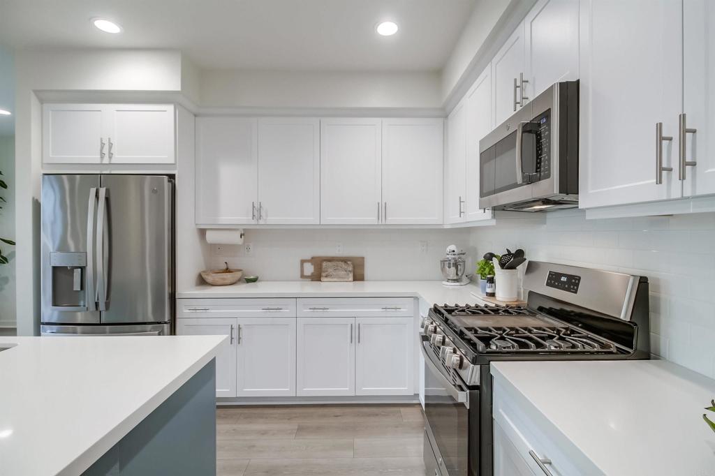 317 Brookside Way Santee, CA 92071 - Photo 4 of 51