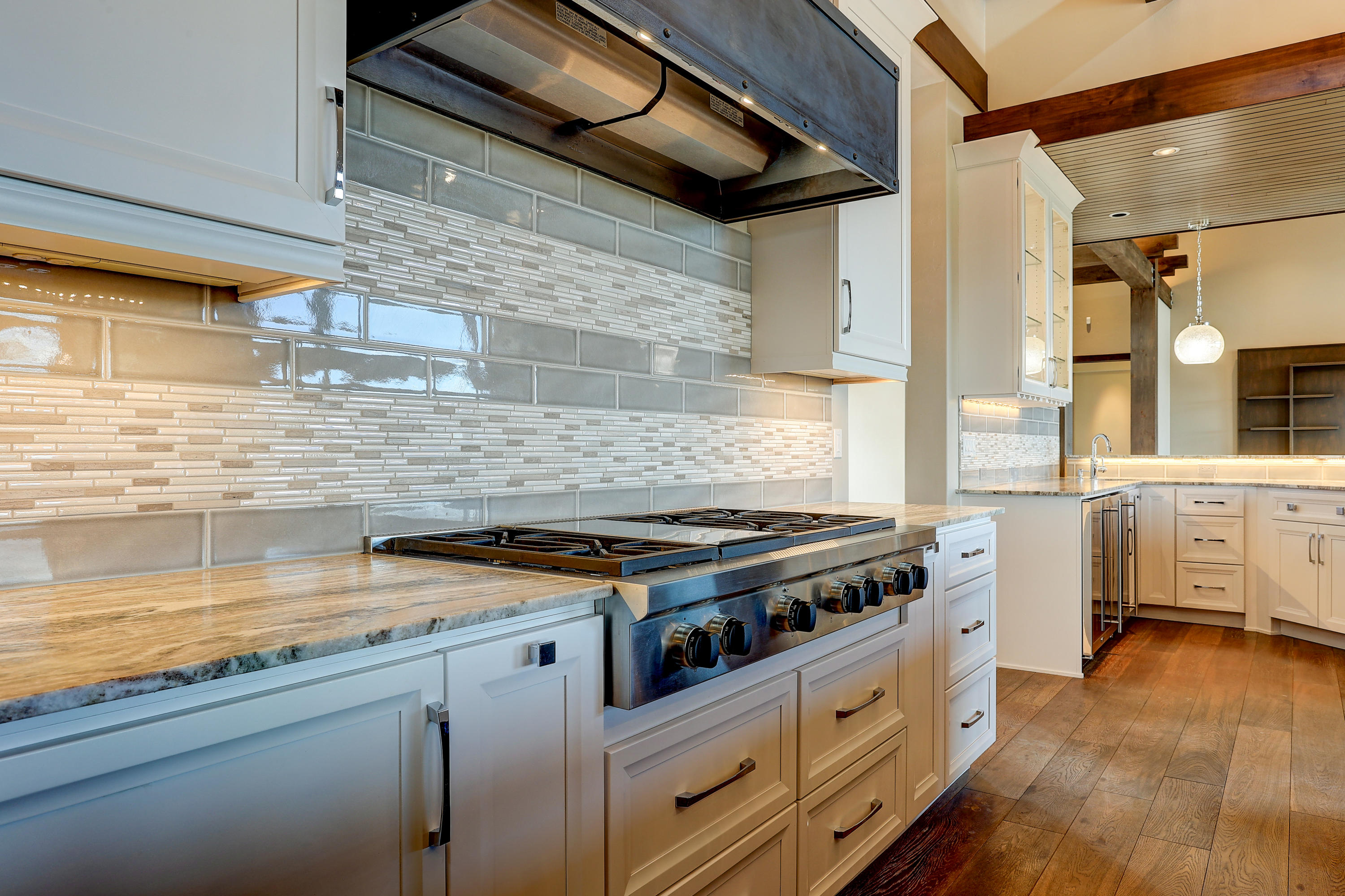 20970 Sholes Road Bend, OR 97702 - Photo 12 of 41 Wolf Range with Hood