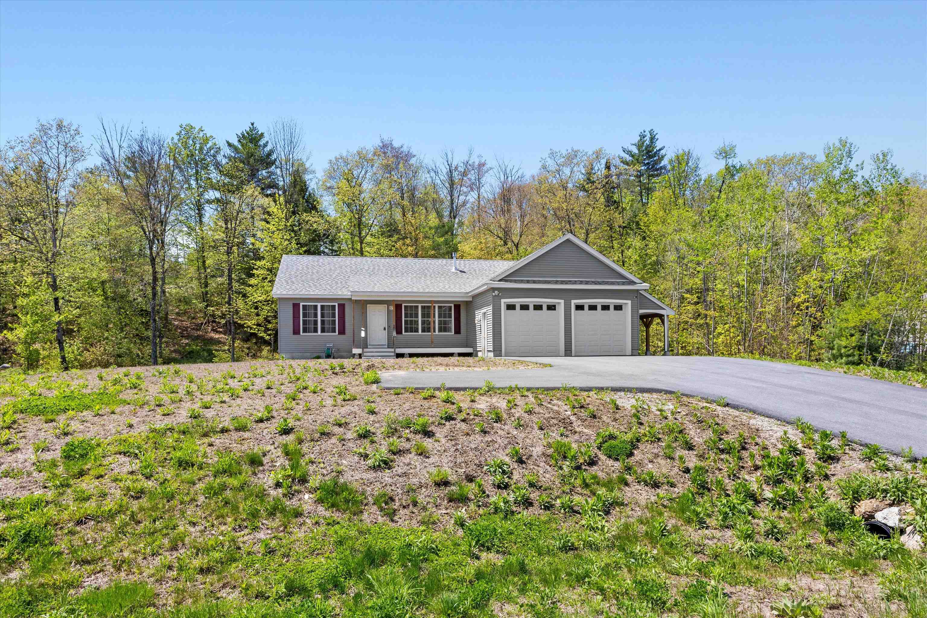 17 Minott Road Hillsborough, NH 03244 - Photo 2 of 38