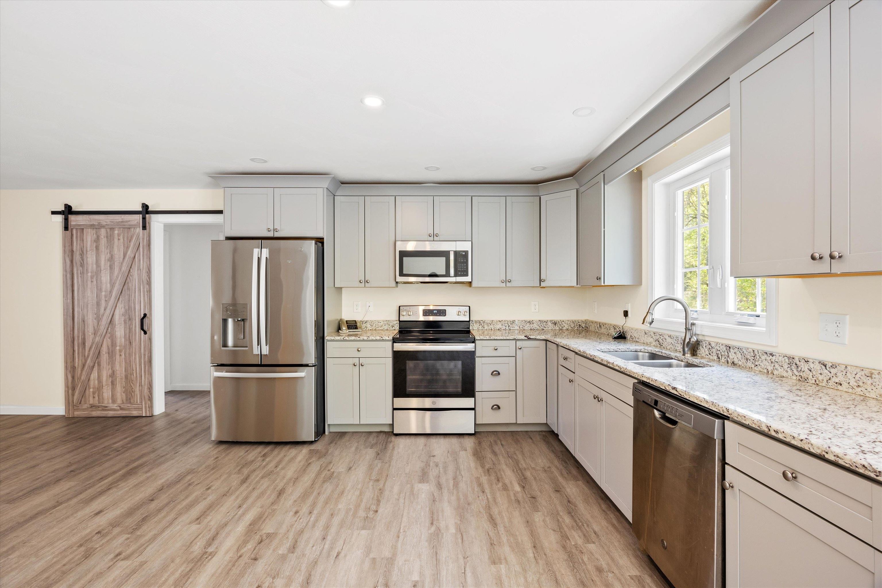 17 Minott Road Hillsborough, NH 03244 - Photo 6 of 38