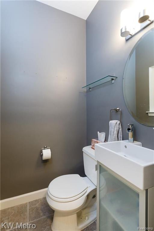 28240 Quail Hollow Road Farmington Hills, MI 48331 - Photo 17 of 22