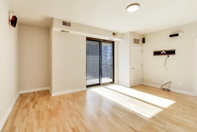 $3,000 | 451 West Huron Street, Unit 1309, Chicago, IL 60654