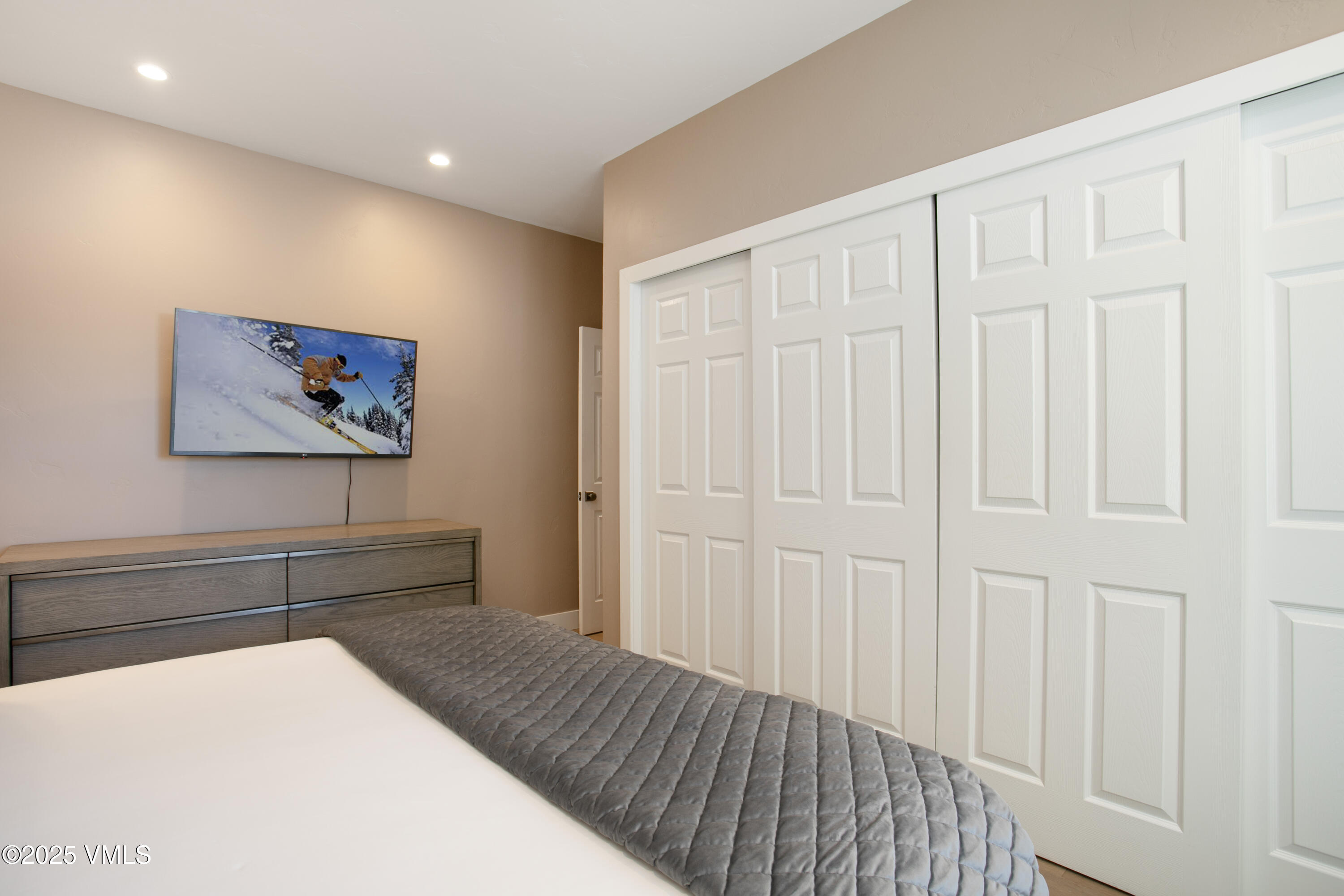 605 North Frontage Road West, Unit 14A Vail, CO 81657 - Photo 19 of 34 Sunvaiil 14A-033