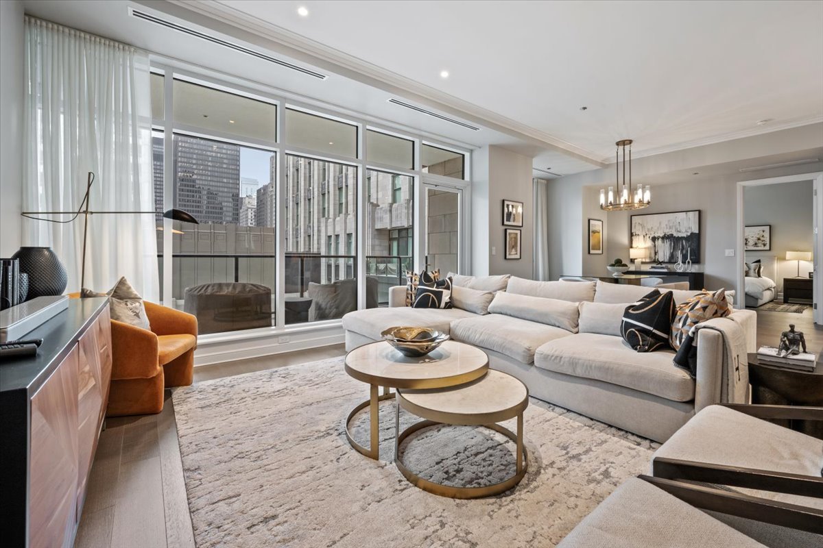 435 North Michigan Avenue, Unit 814 Chicago, IL 60611 - Photo 5 of 53