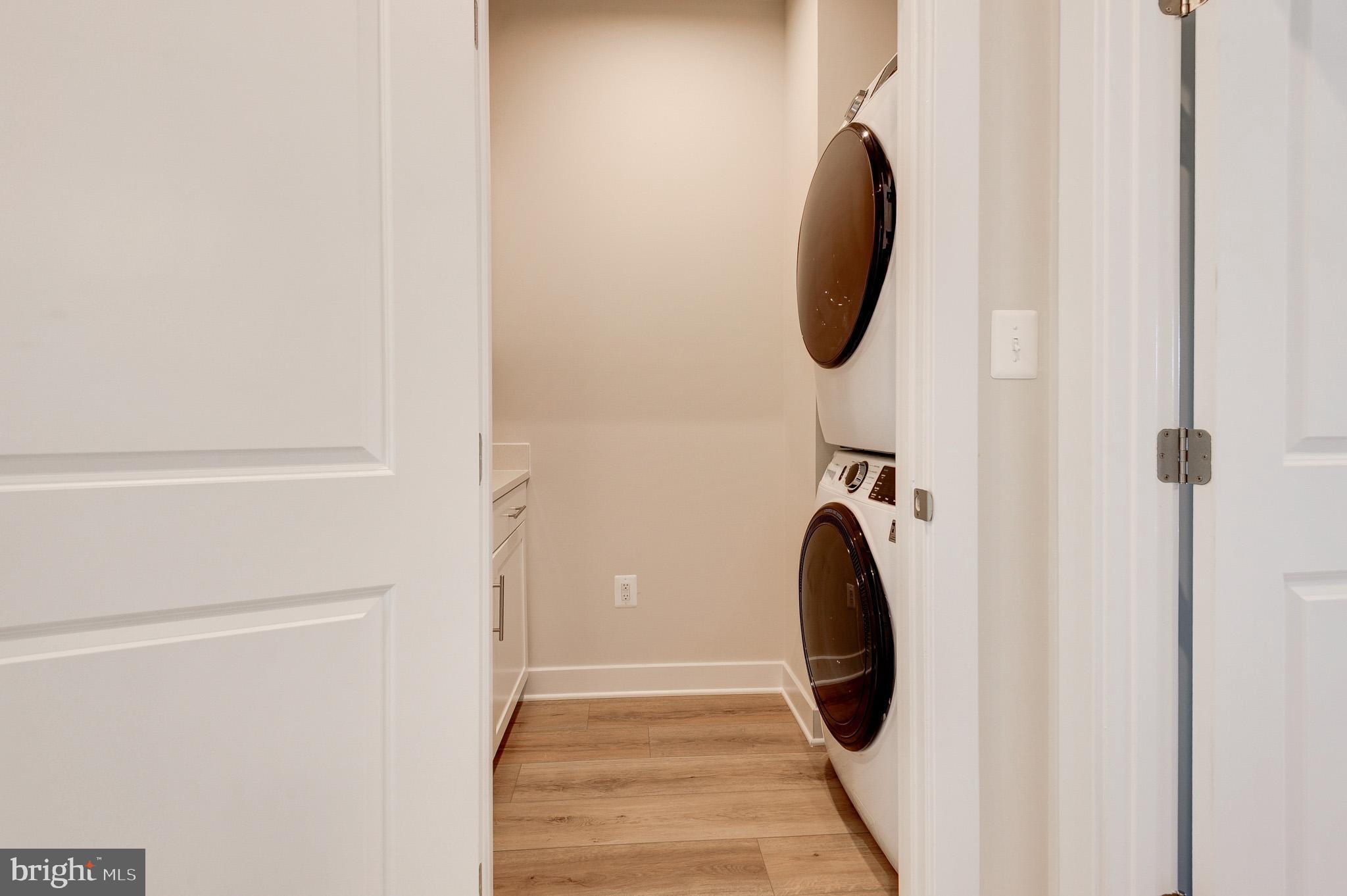 8020 Williamson Boulevard Manassas, VA 20109 - Photo 45 of 53 a bathroom with a bathtub and a mirror