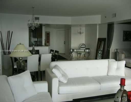 450 Alton Road, Unit 3205 Miami Beach, FL 33139 - Photo 2 of 8 Living Room