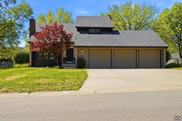 $399,900 | 7601 Southwest Oxfordshire Road, Topeka, KS 66614