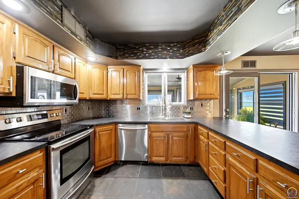 $399,900 | 7601 Southwest Oxfordshire Road, Topeka, KS 66614