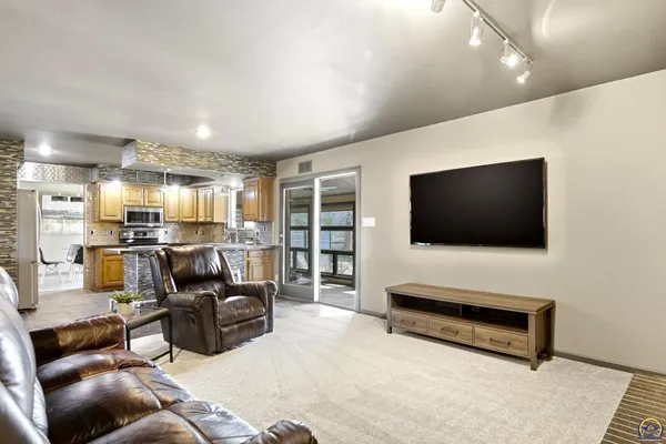 $399,900 | 7601 Southwest Oxfordshire Road, Topeka, KS 66614