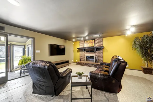 $399,900 | 7601 Southwest Oxfordshire Road, Topeka, KS 66614