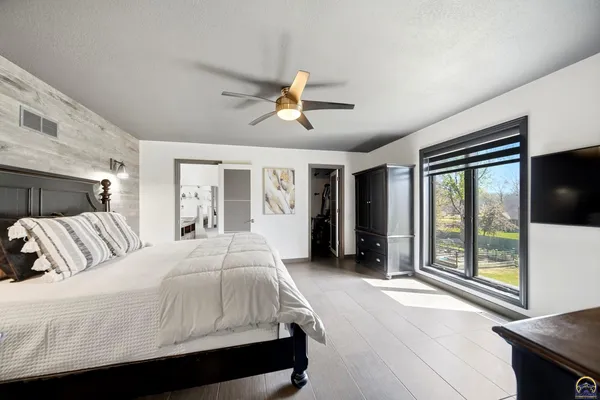 $399,900 | 7601 Southwest Oxfordshire Road, Topeka, KS 66614