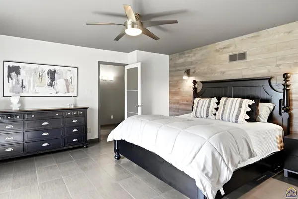 $399,900 | 7601 Southwest Oxfordshire Road, Topeka, KS 66614