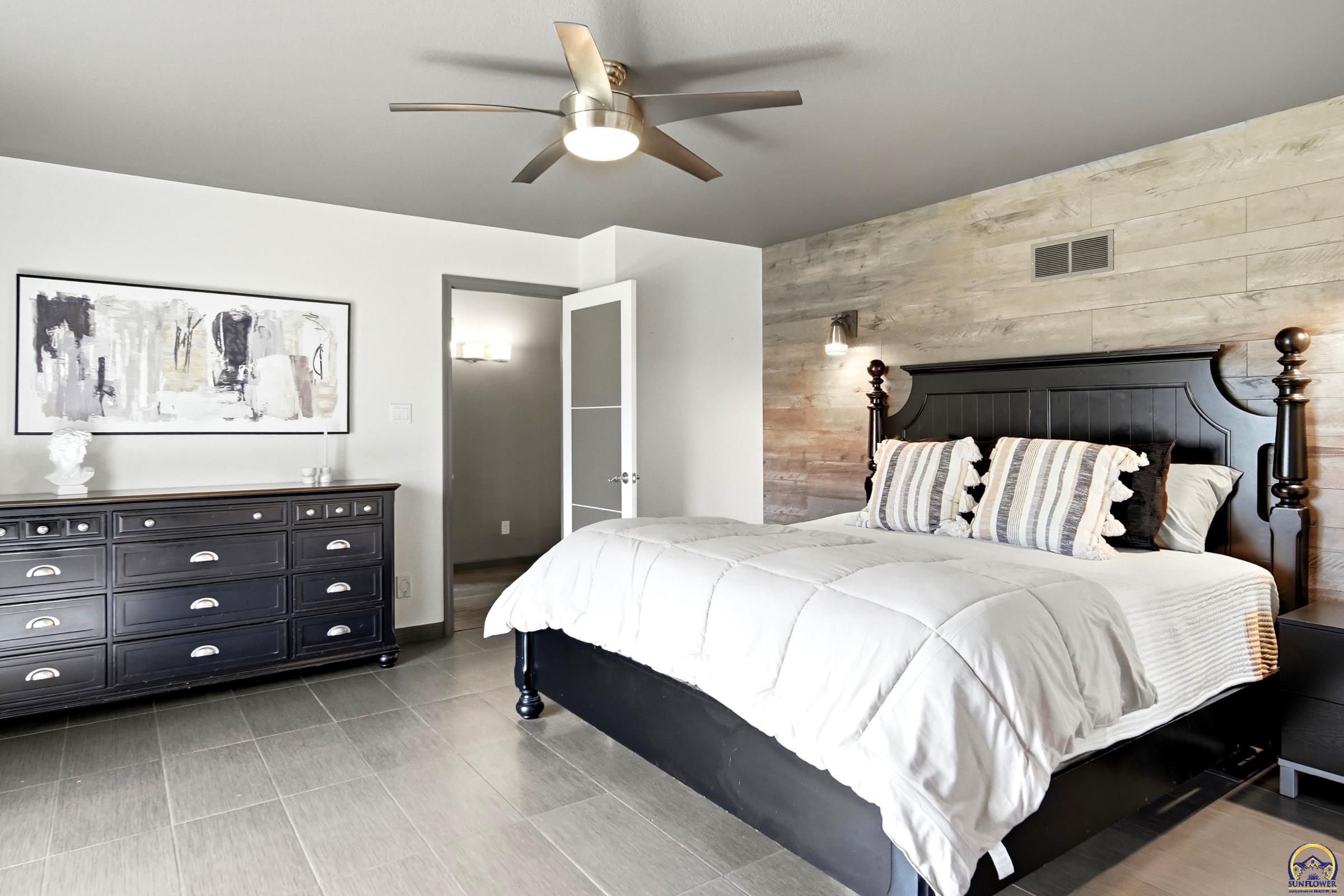 7601 Southwest Oxfordshire Road Topeka, KS 66614 - Photo 26 of 70