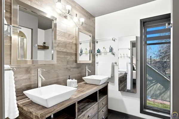 $399,900 | 7601 Southwest Oxfordshire Road, Topeka, KS 66614