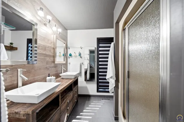 $399,900 | 7601 Southwest Oxfordshire Road, Topeka, KS 66614