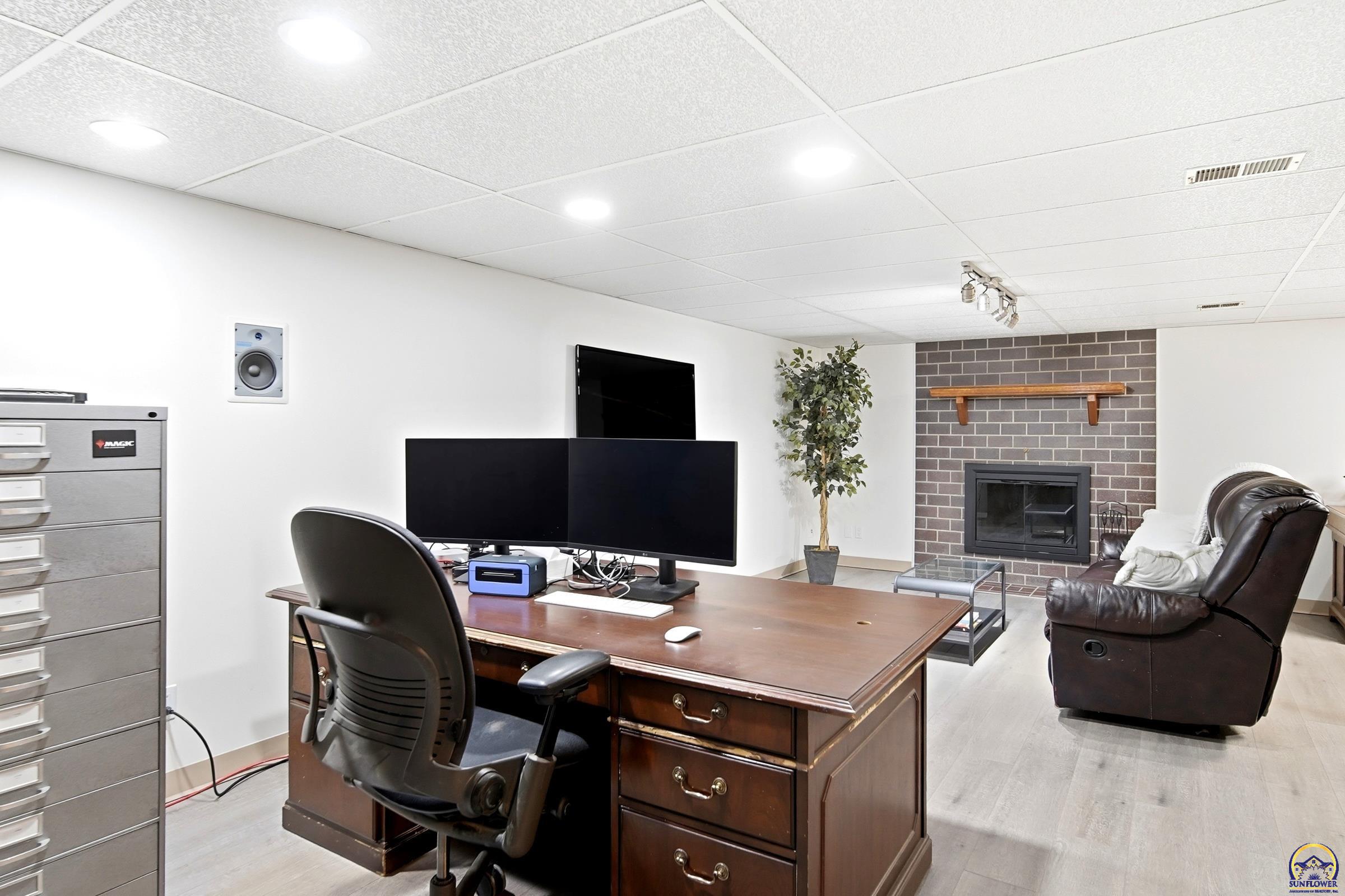 7601 Southwest Oxfordshire Road Topeka, KS 66614 - Photo 36 of 70