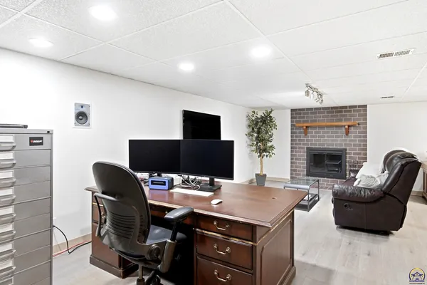 $399,900 | 7601 Southwest Oxfordshire Road, Topeka, KS 66614