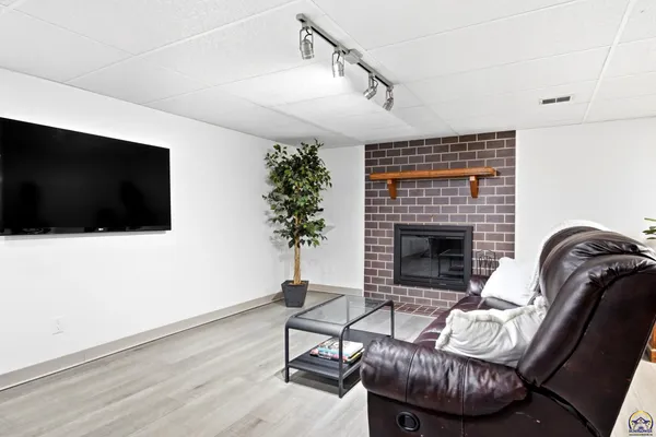 $399,900 | 7601 Southwest Oxfordshire Road, Topeka, KS 66614