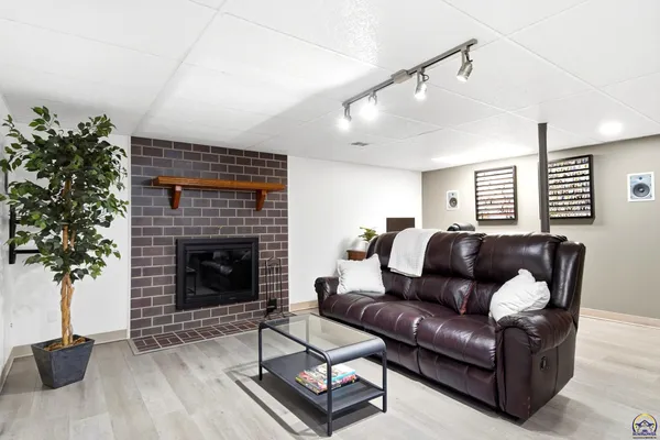 $399,900 | 7601 Southwest Oxfordshire Road, Topeka, KS 66614