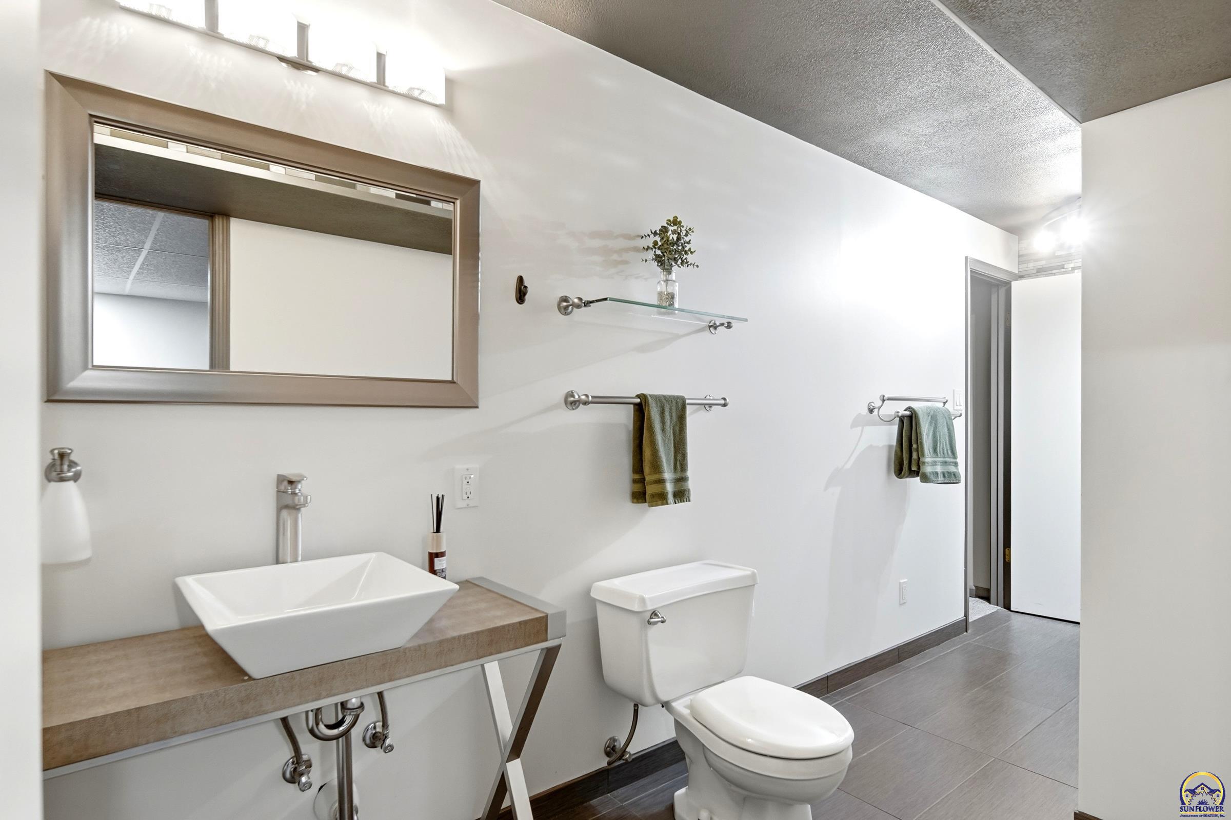 7601 Southwest Oxfordshire Road Topeka, KS 66614 - Photo 43 of 70