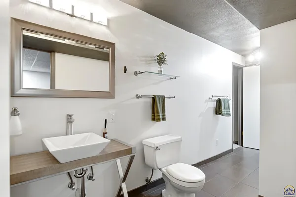 $399,900 | 7601 Southwest Oxfordshire Road, Topeka, KS 66614