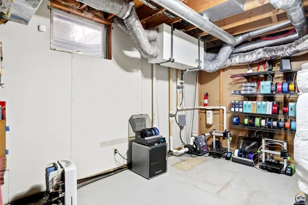 $399,900 | 7601 Southwest Oxfordshire Road, Topeka, KS 66614